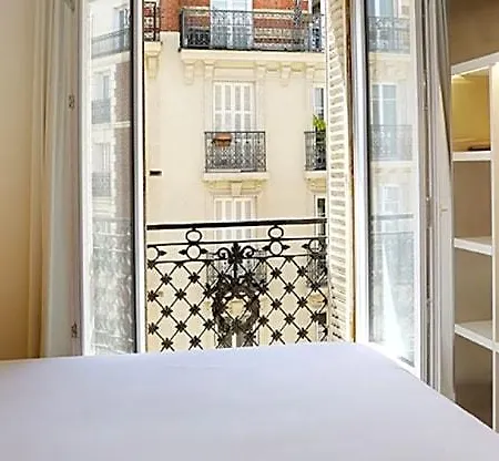 Nouvel Eiffel Hotel