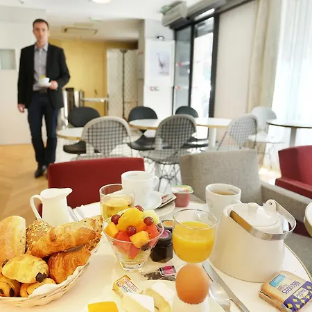Nouvel Eiffel Hotel 3*