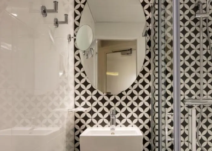 Otel Nouvel Eiffel 3*