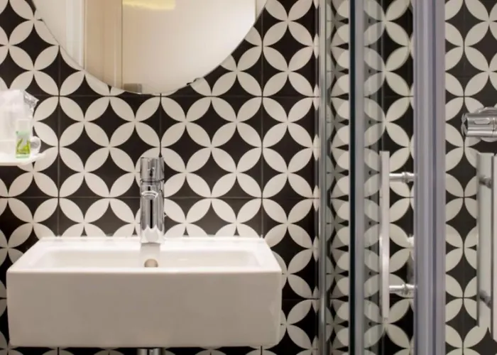 Nouvel Eiffel Hotel 3*