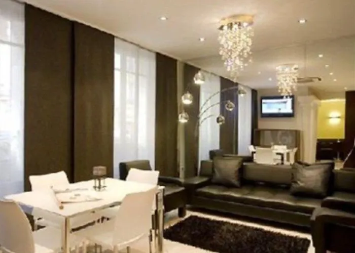 Otel Nouvel Eiffel 3*