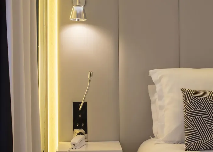 Nouvel Eiffel Hotel 3*