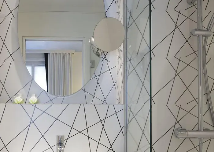 Nouvel Eiffel Hotel 3*