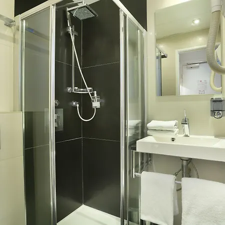 Nouvel Eiffel Hotel 3*