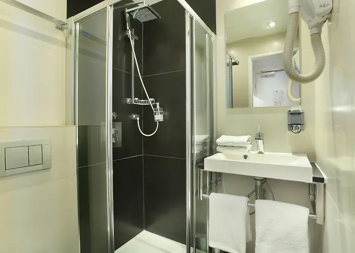 Nouvel Eiffel Hotel 3*