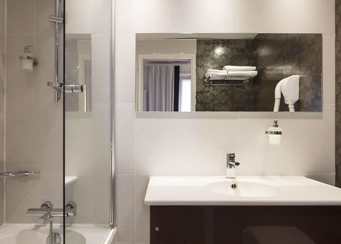 Nouvel Eiffel Hotel 3*